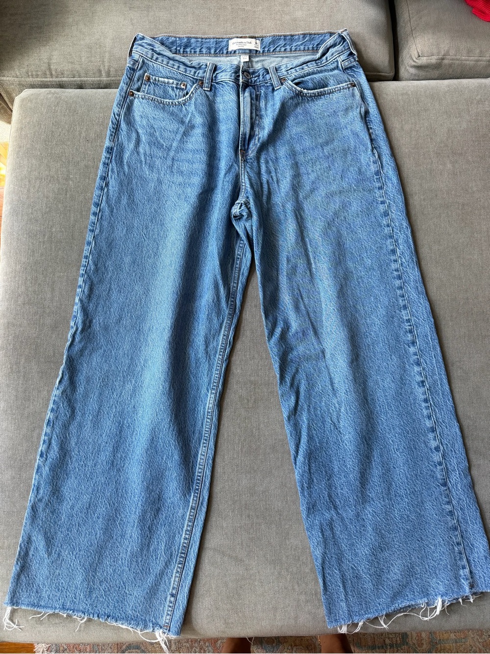 Abercrombie & Fitch Curve Love Low Rise Ultra Loose Jeans 30 Medium Wash